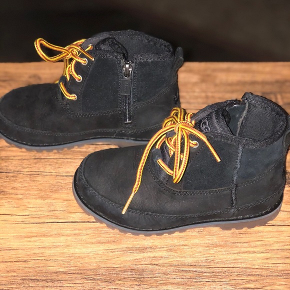 Boys UGG boots! - Picture 4 of 5